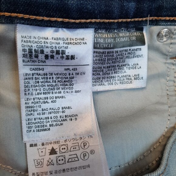 Levi's Two-Tone Blue Ankle Jeans - Picture 9 of 11